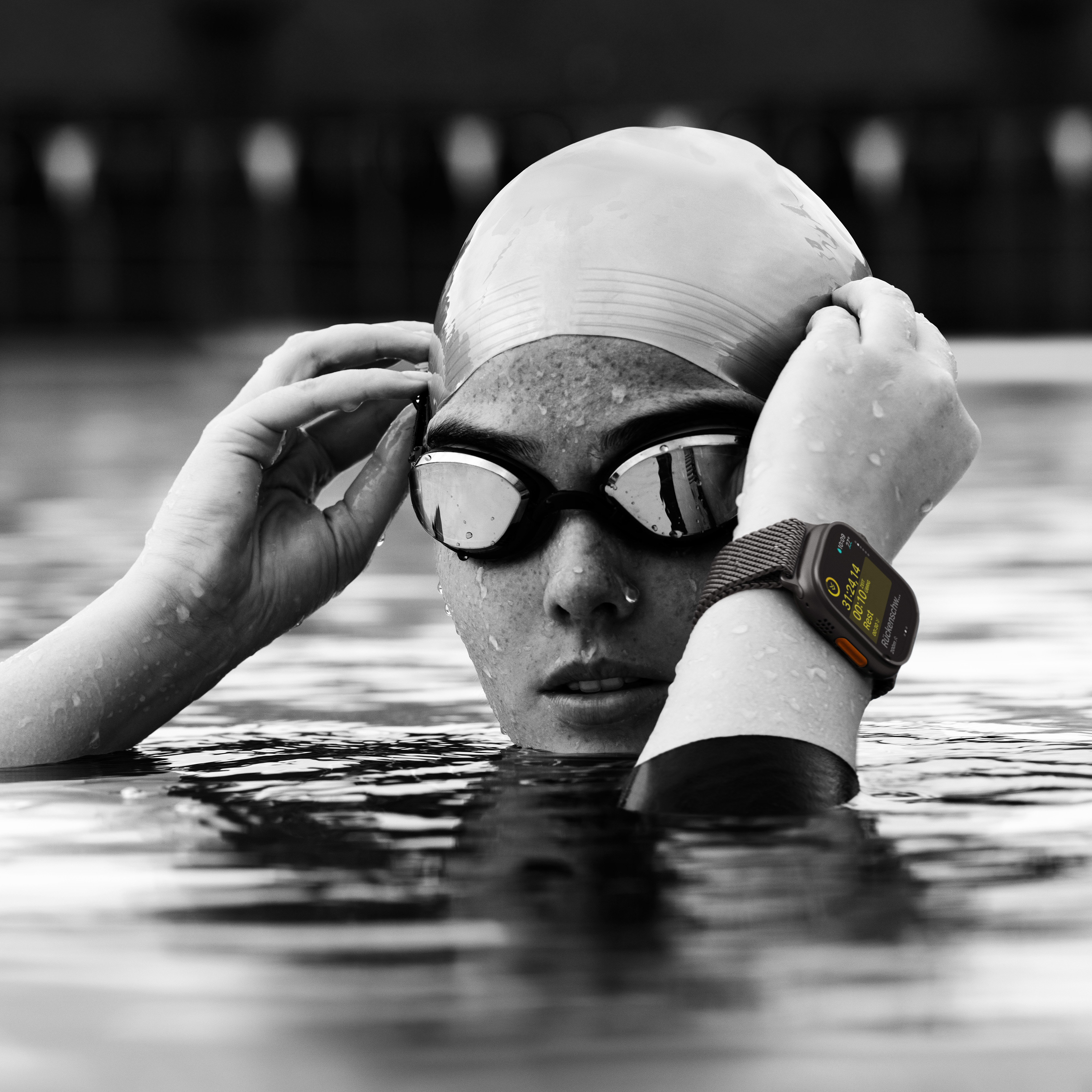 Apple Watch Ultra 2 Cel 49mm N-Titan with Milanese Loop S