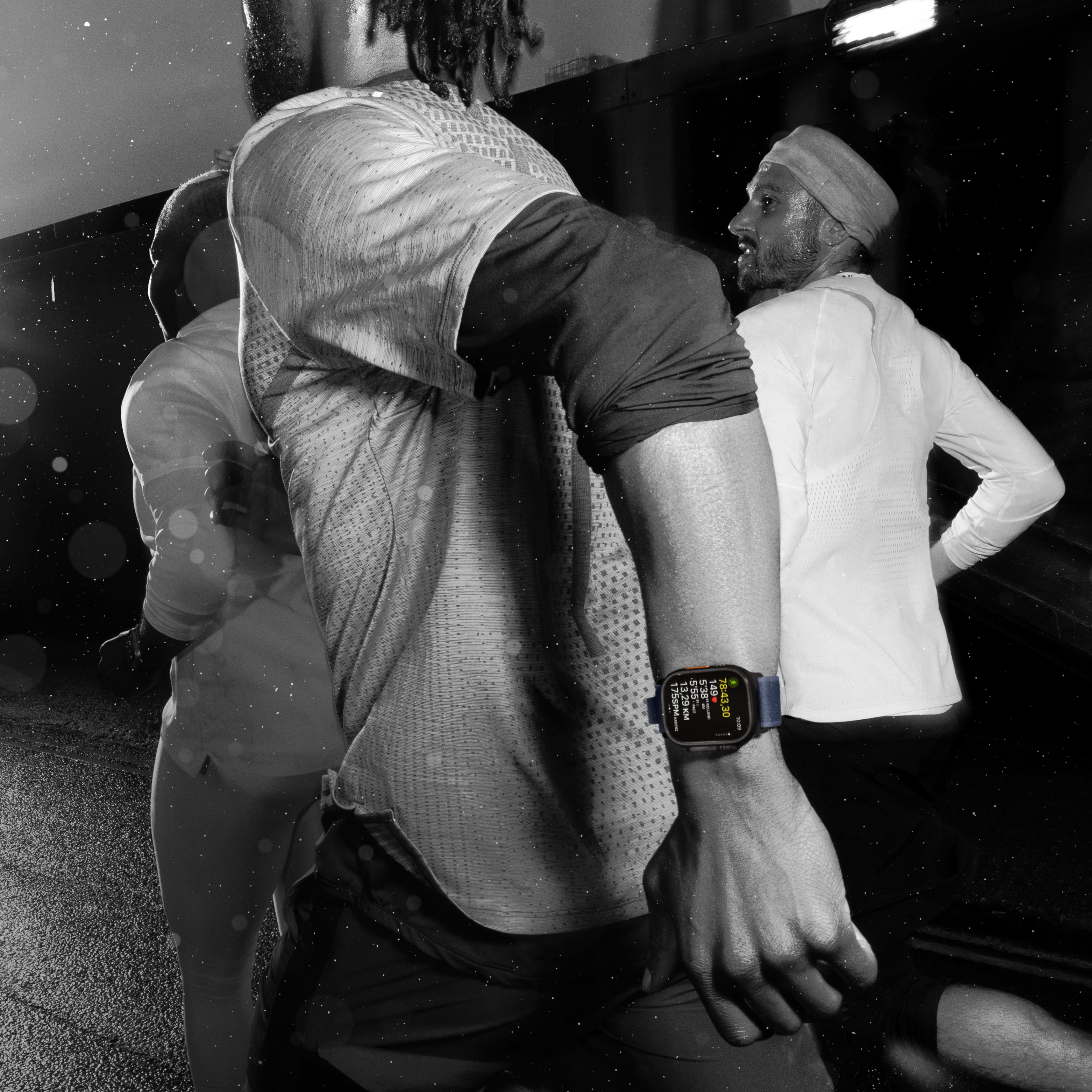 Apple Watch Ultra 2 Cel 49mm N-Titan with Milanese Loop S